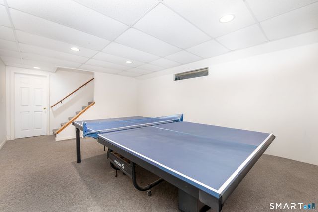 31 Knollwood Drive, New Hartford, CT 06057