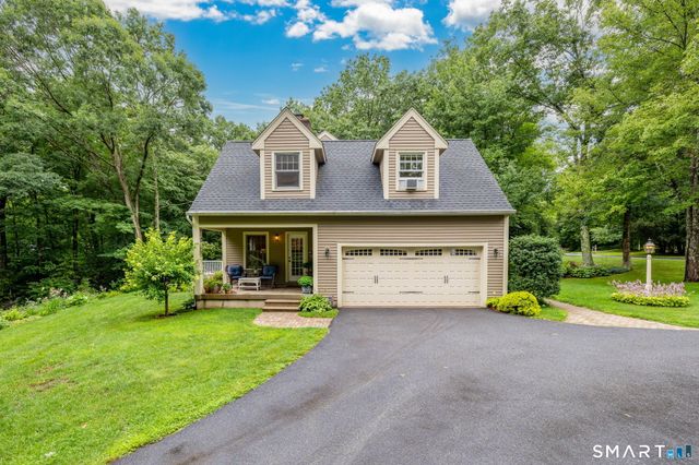 31 Knollwood Drive, New Hartford, CT 06057