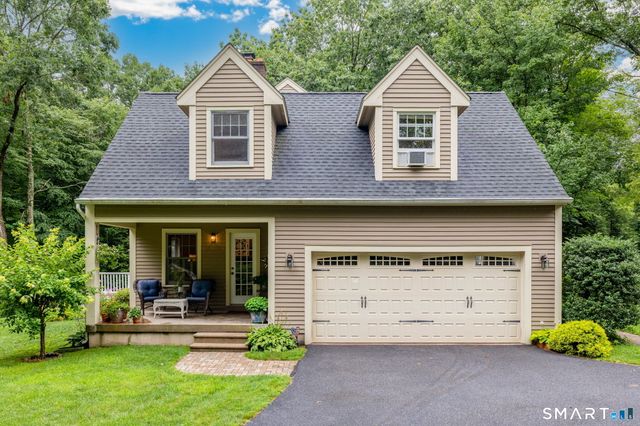 31 Knollwood Drive, New Hartford, CT 06057