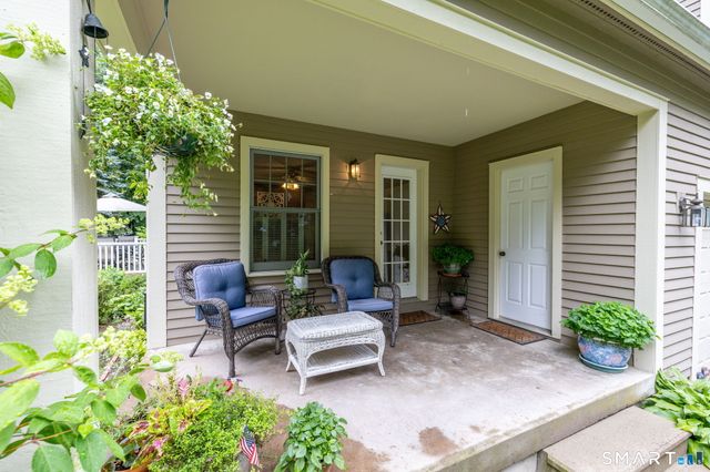31 Knollwood Drive, New Hartford, CT 06057