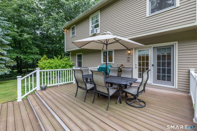 31 Knollwood Drive, New Hartford, CT 06057