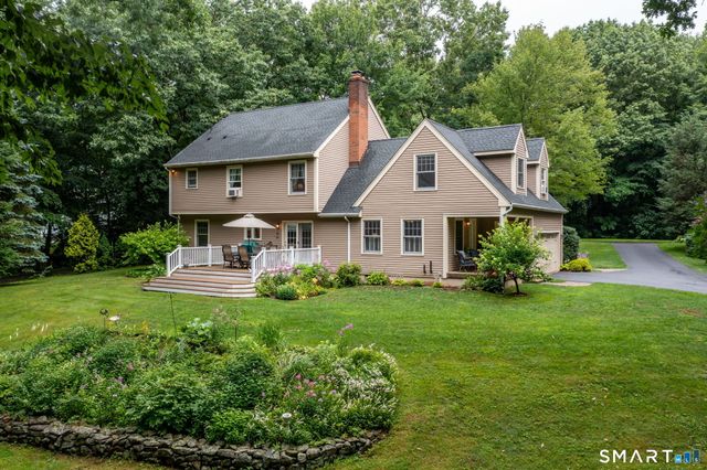 31 Knollwood Drive, New Hartford, CT 06057
