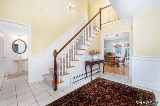 31 Knollwood Drive, New Hartford, CT 06057