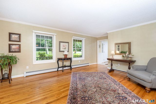 31 Knollwood Drive, New Hartford, CT 06057
