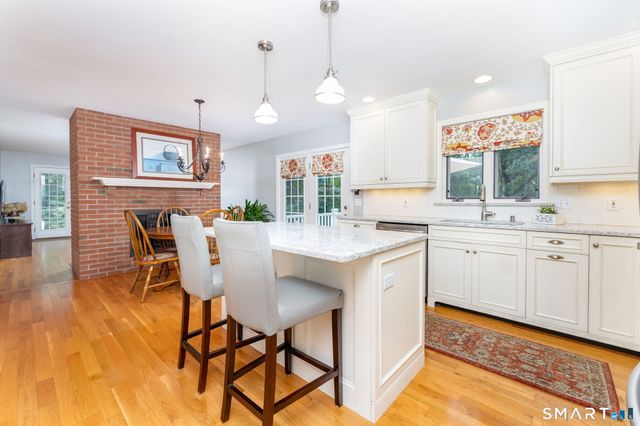 31 Knollwood Drive, New Hartford, CT 06057