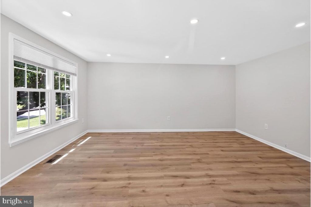 Image 7 of property listing at 10519 BOUNTY COVE CT, Gaithersburg, MD 20878