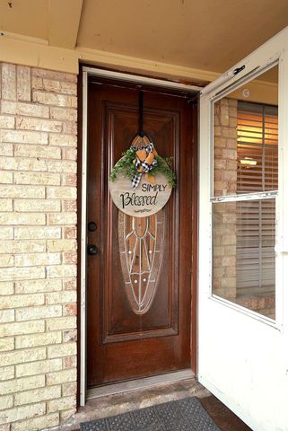 209 Dogwood Street, Lake Jackson, TX 77566