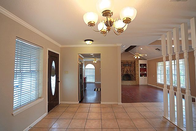 209 Dogwood Street, Lake Jackson, TX 77566