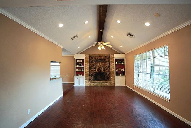 209 Dogwood Street, Lake Jackson, TX 77566