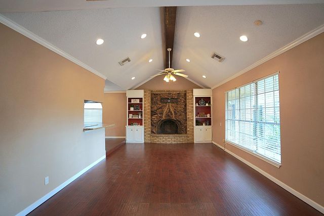 209 Dogwood Street, Lake Jackson, TX 77566