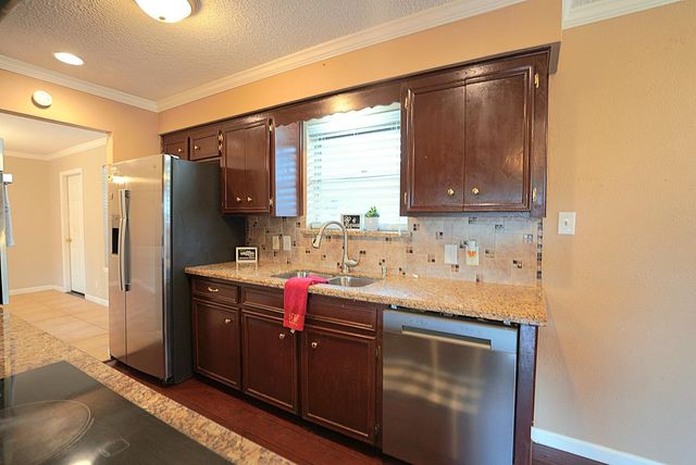 209 Dogwood Street, Lake Jackson, TX 77566