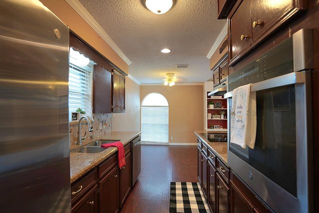 209 Dogwood Street, Lake Jackson, TX 77566