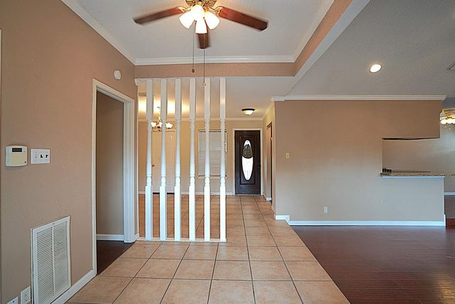 209 Dogwood Street, Lake Jackson, TX 77566