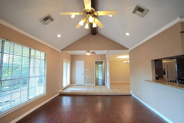 209 Dogwood Street, Lake Jackson, TX 77566