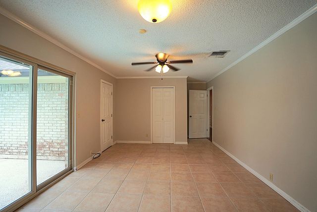 209 Dogwood Street, Lake Jackson, TX 77566