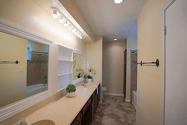 209 Dogwood Street, Lake Jackson, TX 77566