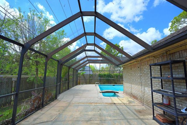 209 Dogwood Street, Lake Jackson, TX 77566