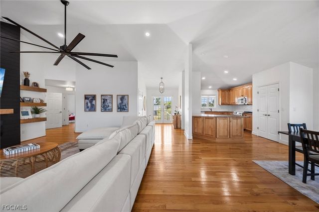 425 Lake Murex CIR, Sanibel, FL 33957