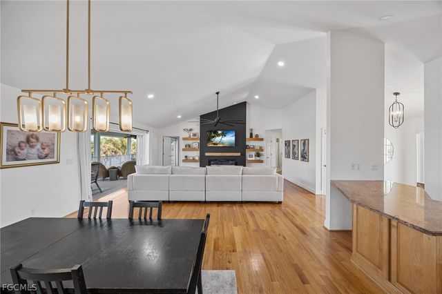 425 Lake Murex CIR, Sanibel, FL 33957