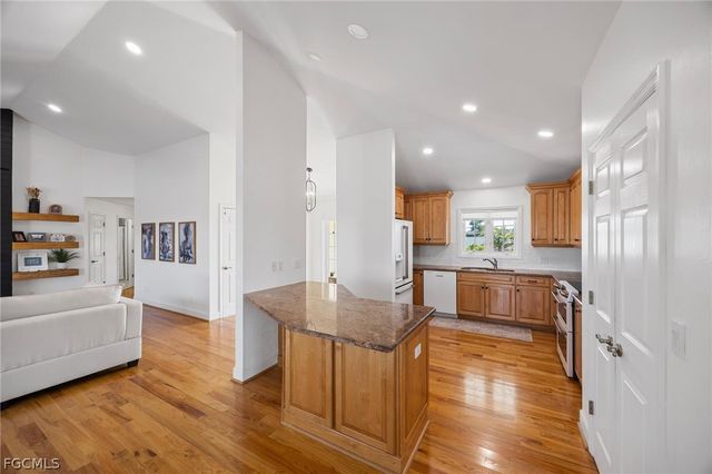 425 Lake Murex CIR, Sanibel, FL 33957