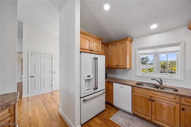 425 Lake Murex CIR, Sanibel, FL 33957