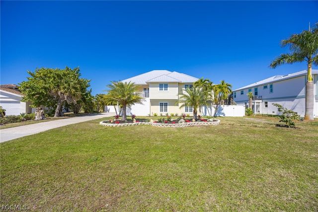 425 Lake Murex CIR, Sanibel, FL 33957