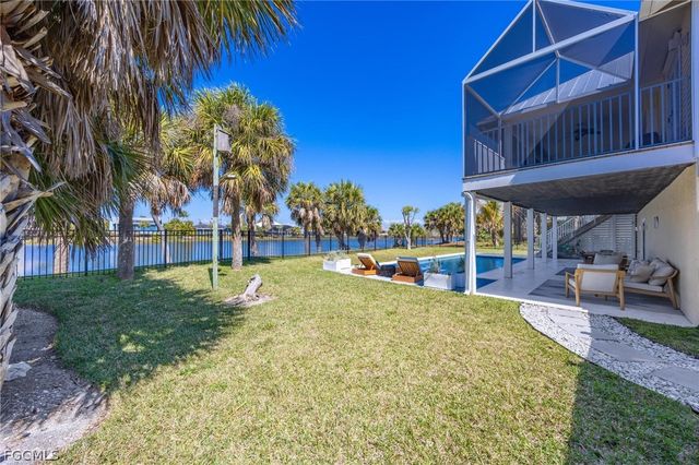 425 Lake Murex CIR, Sanibel, FL 33957