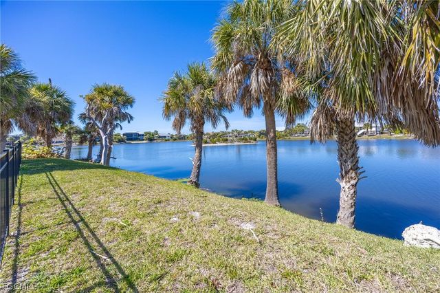 425 Lake Murex CIR, Sanibel, FL 33957
