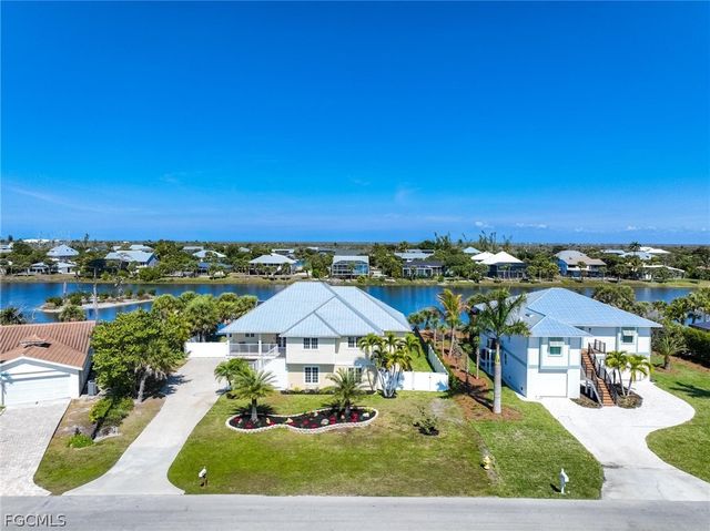 425 Lake Murex CIR, Sanibel, FL 33957