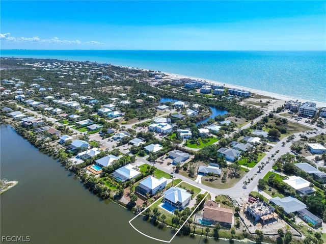 425 Lake Murex CIR, Sanibel, FL 33957