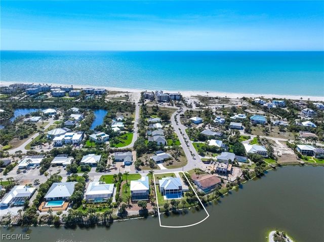 425 Lake Murex CIR, Sanibel, FL 33957