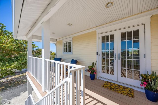 425 Lake Murex CIR, Sanibel, FL 33957