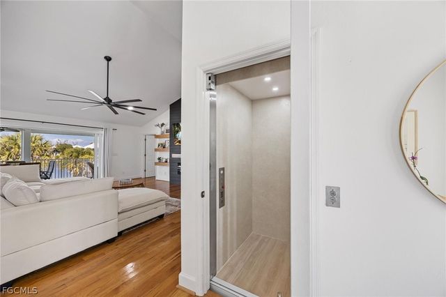 425 Lake Murex CIR, Sanibel, FL 33957