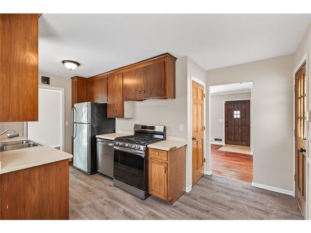 6330 Perry Avenue N, Brooklyn Center, MN 55429