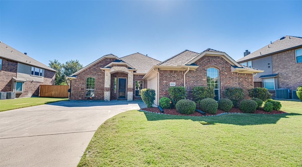 5616 Chateau Drive, Sachse, TX 75048