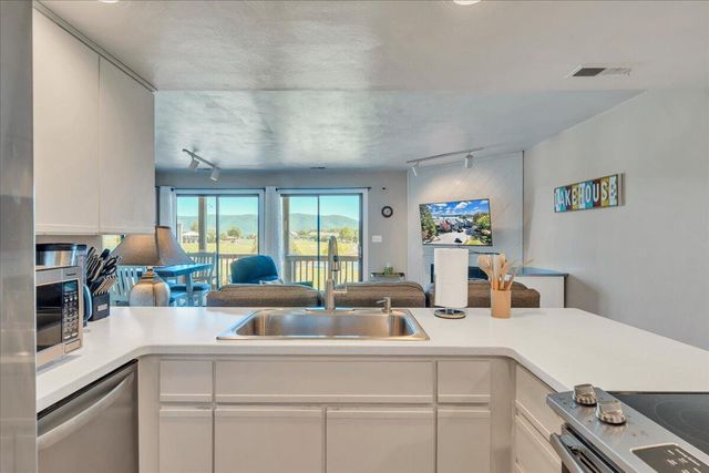 120 Sailors Cove DR UNIT 1308, Moneta, VA 24121