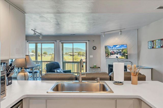 120 Sailors Cove DR UNIT 1308, Moneta, VA 24121