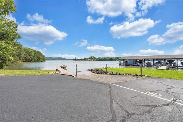 120 Sailors Cove DR UNIT 1308, Moneta, VA 24121