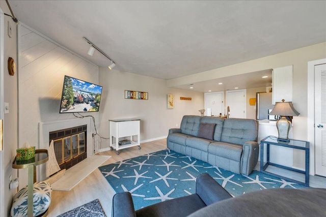 120 Sailors Cove DR UNIT 1308, Moneta, VA 24121