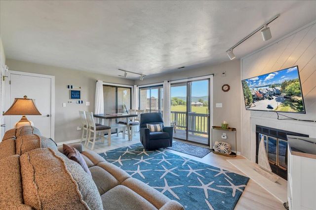 120 Sailors Cove DR UNIT 1308, Moneta, VA 24121