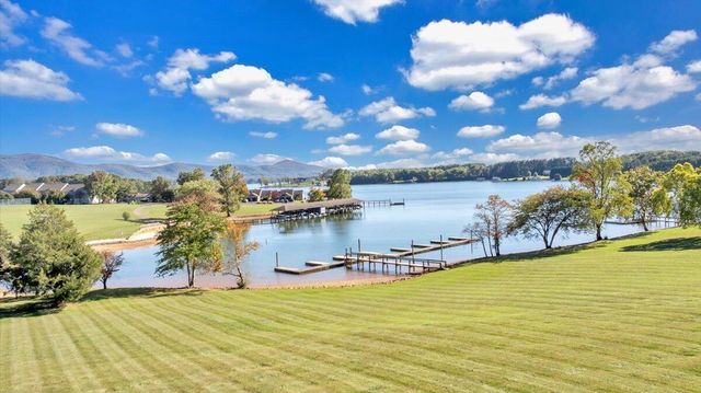 120 Sailors Cove DR UNIT 1308, Moneta, VA 24121