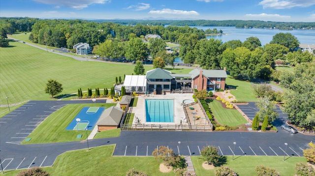 120 Sailors Cove DR UNIT 1308, Moneta, VA 24121