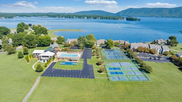 120 Sailors Cove DR UNIT 1308, Moneta, VA 24121