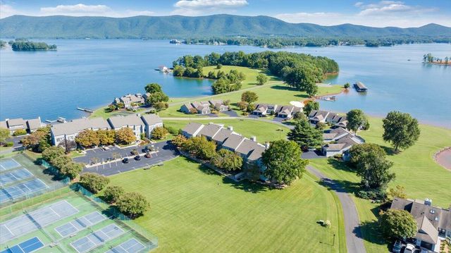 120 Sailors Cove DR UNIT 1308, Moneta, VA 24121