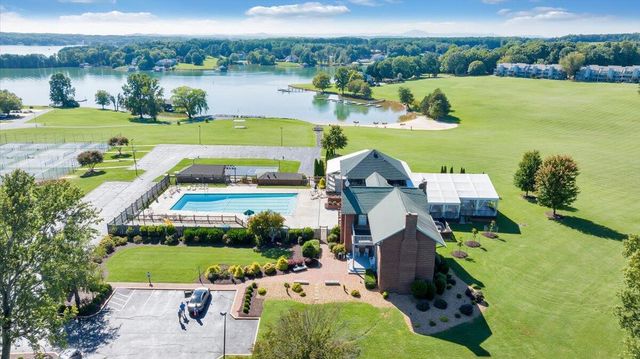 120 Sailors Cove DR UNIT 1308, Moneta, VA 24121