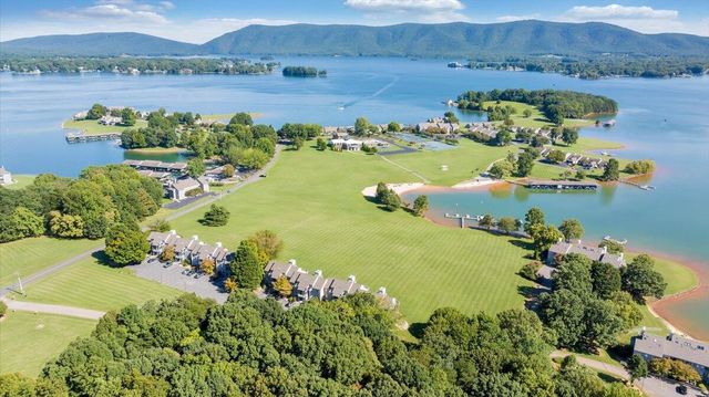 120 Sailors Cove DR UNIT 1308, Moneta, VA 24121