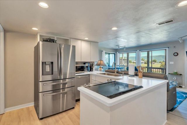 120 Sailors Cove DR UNIT 1308, Moneta, VA 24121