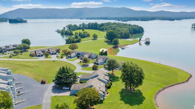 120 Sailors Cove DR UNIT 1308, Moneta, VA 24121