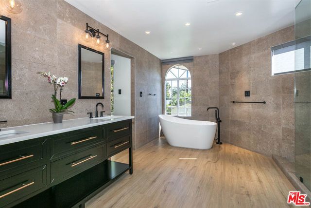 2914 Castle Heights Avenue, Los Angeles, CA 90034