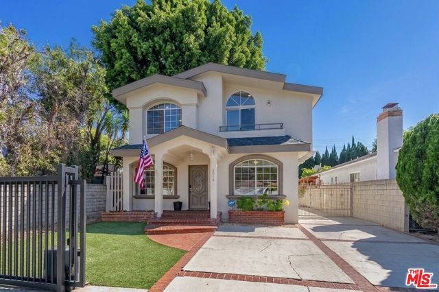 2914 Castle Heights Avenue, Los Angeles, CA 90034